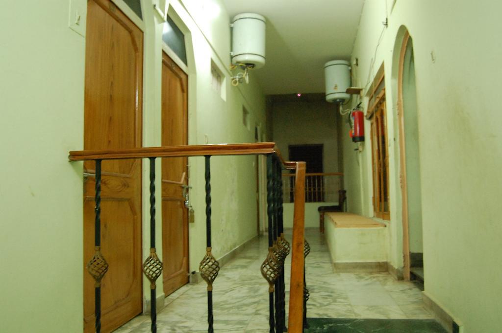 Puja Guest House Varanasi Exteriör bild